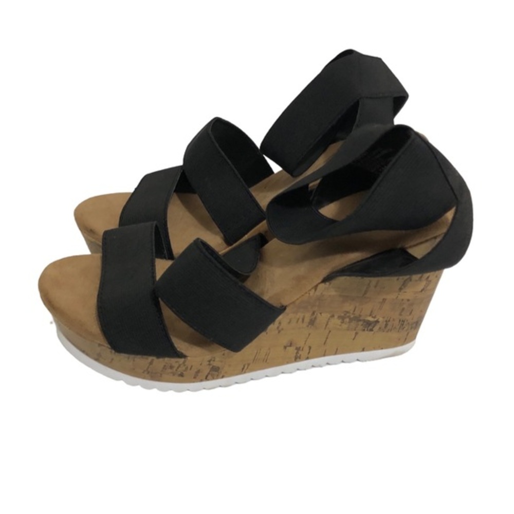 Dayrip The Buckley strappy wedge sandals. Sz 6.5M